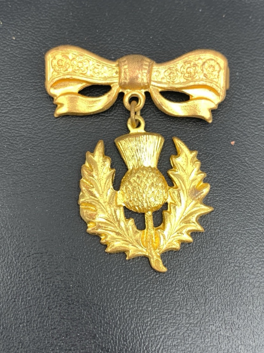 Vintage Gold tone Bow Scottish Thistle flower Brooch lightweight brooch